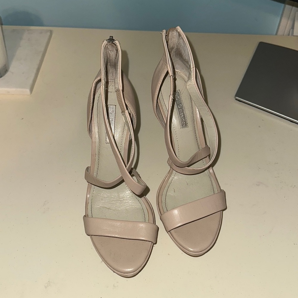 BCBGMAXAZRIA nude heels